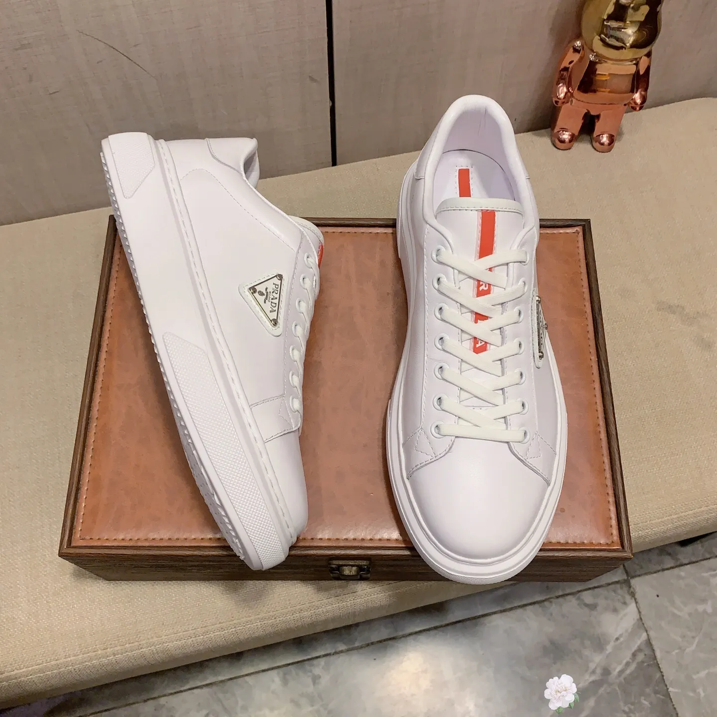 Men's men's shoes💰460💰💰🎩🎩[Lightning][Lightning] "PRADA*" The latest and most popular casual shoes, top brand [seduce] luxury ~ purchasing agency, top ~ quality. [Strong] The upper is made of imported breathable cowhide with material ➕ breathable sheepskin feet (•) and fine workmanship. The original stylish and stylish soft rubber wear-resistant and non-slip outsole is light and comfortable on the feet. The real thing looks better when photographed in person. 0128: Size: 38-44, 45 sizes can be customized, black, white